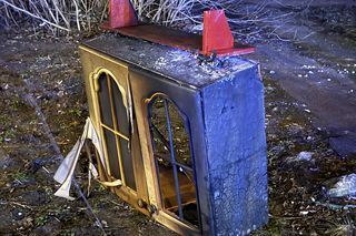 Chwile grozy na Pradze-Północ. Ojciec i dzieci trafiły do szpitala. W ich mieszkaniu wybuchł gigantyczny pożar