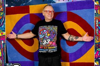 Wyjątkowy dywan trafił na aukcję WOŚP. Tkali go lekarze i Jurek Owsiak 