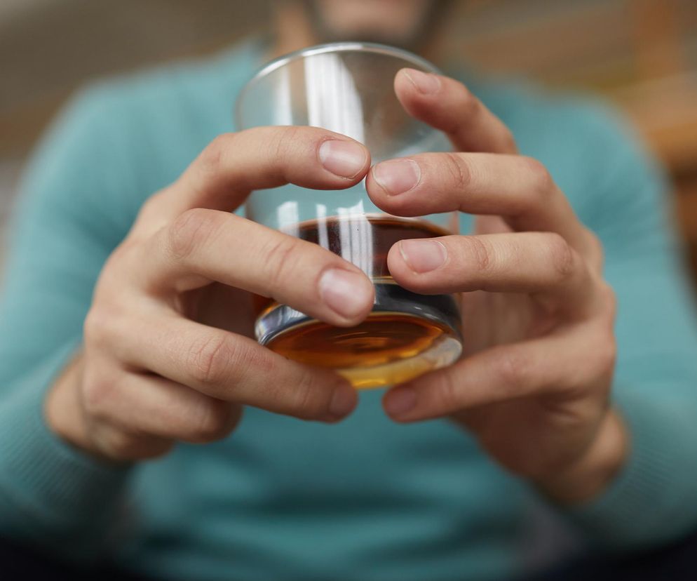 Nowa pomoc dla uzależnionych od alkoholu. Zmiany obejmą też bliskich 