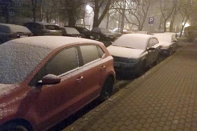 Pierwszy śnieg w niedzielny wieczór w Łodzi