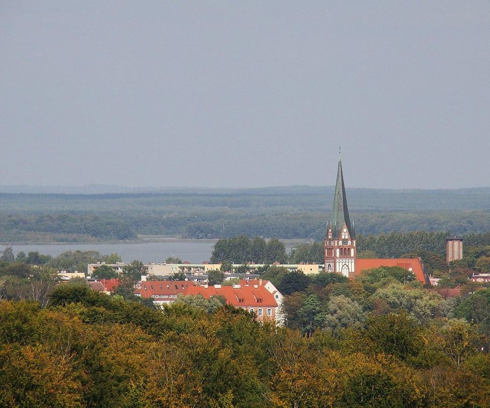 Szczecinek skraca tydzień pracy. Urzędnicy zyskali długie weekendy