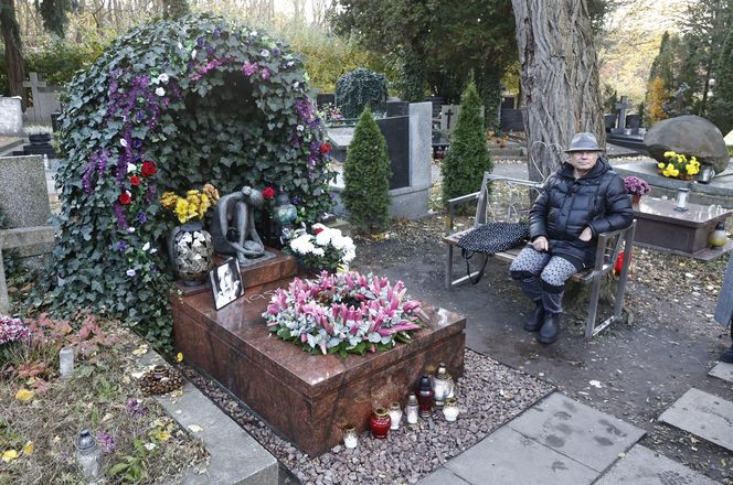 Przy grobie Kory czuwają najbliżsi