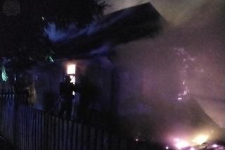 Lubelskie: Drewniany dom stanął w płomieniach. W zgliszczach znaleziono zwęglone zwłoki
