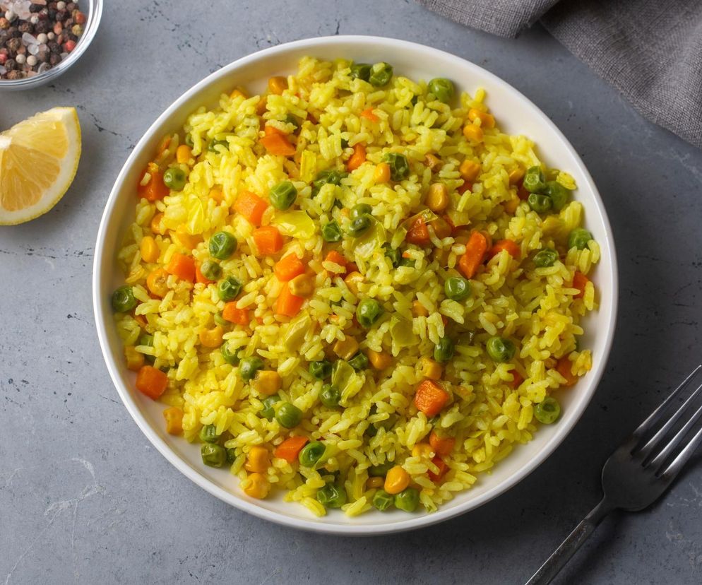W ciągu dnia sięgnij do meksykańskich smaków. Ta miska kurczaka z ryżem to hit