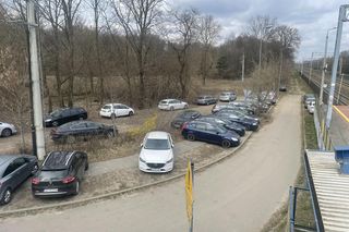 Park & Gumofilce - parking na dziko przy stacji PKP Warszawa Płudy (31.03.2025)
