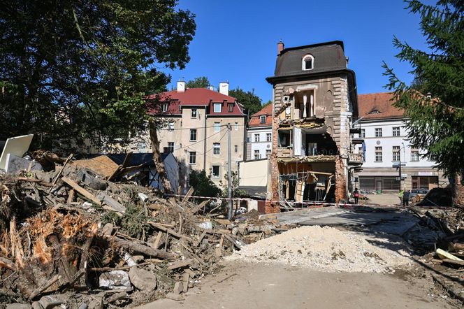 Szok, złość i płacz w Lądku-Zdroju. Miasto w niczym nie przypomina uzdrowiska [ZDJĘCIA]