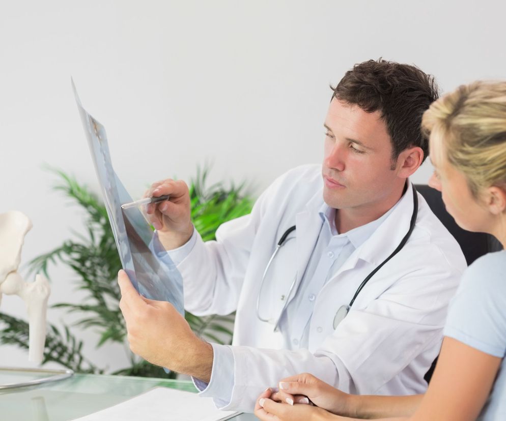 Osteodystrofia nerkowa (krzywica nerkowa) obejmuje zmiany kostne u chorych z przewlekłą niewydolnością nerek.