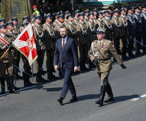 Warszawa. Defilada z okazji Święta Wojska Polskiego