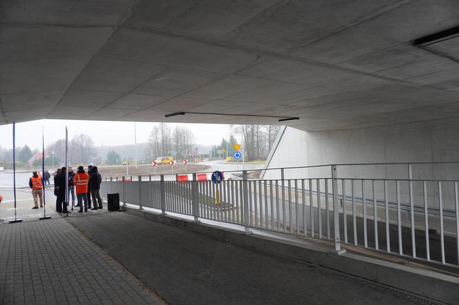 Wielkie otwarcie tunelu pod torami w Niewodnicy Kościelnej. Tak przebiegają prace w ramach Rail Baltica [ZDJĘCIA]