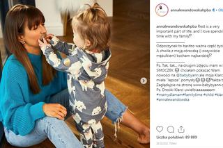 Klara Lewandowska wsadziła mamie smoczek do buzi. Anna komentuje: Miała lepsze pomysły