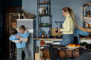 Barwy szczęścia, odc. 2695: Dominika (Karolina Chapko), Sonia (Weronika Nockowska), Mateuszek (Filip Kawalerowicz)