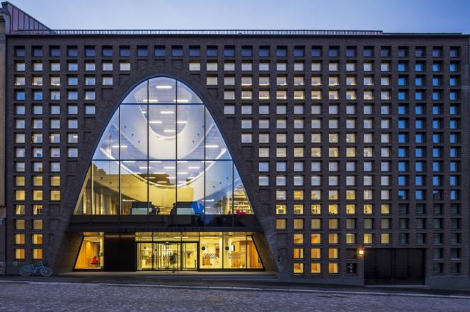 Biblioteka uniwersytecka w Helsinkach, architektura fińska