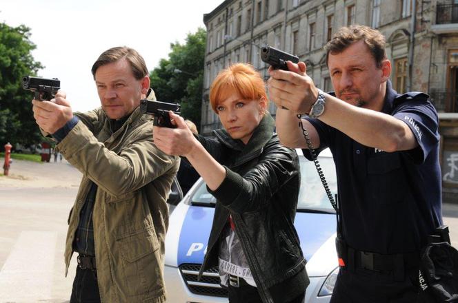 Komisarz Alex 4 sezon odcinek 40 (odc. 1). Ryszard Puchała (Ireneusz Czop), Lucyna Schmidt (Magdalena Walach)