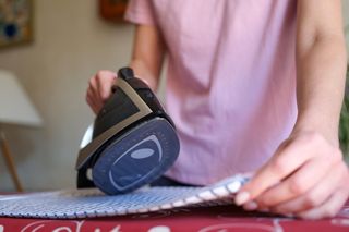 Jak usunąć ślady po żelazku? 