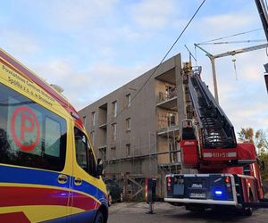 Tajemnicza śmierć na budowie. Ciało mężczyzny między rusztowaniem a ścianą