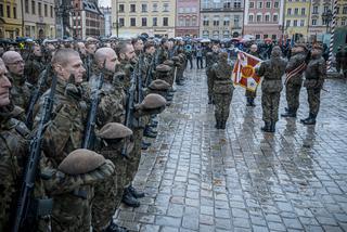 Dolnośląscy terytorialsi złożyli przysięgę wojskową na Rynku we Wrocławiu