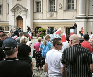 Manifestacja pod hasłem Sto nielegalnej imigracji w Lesznie