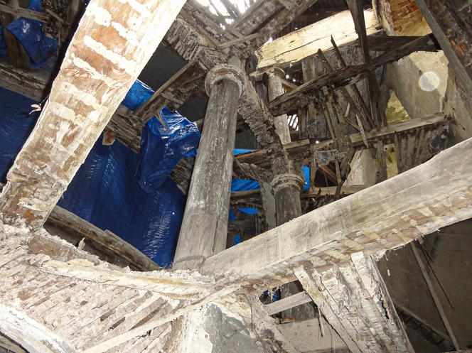 Perła Żeliszowa – widok z dołu sprzed prac remontowych