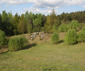 Jurajski skarb ukryty w Łódzkiem! Prawdziwa gratka dla miłośników przyrody i tajemniczych jaskiń