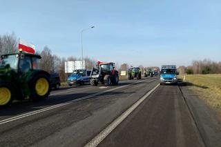 Lubelskie. Kilkaset ciężarówek czeka na odprawę. Rolnicy blokują drogę