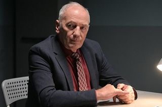 Pierwsza miłość, odcinek 3938: Karol wyjdzie na wolność! Po oskarżeniach o próbę zabójstwa Ewy zacznie błagać o wybaczenie