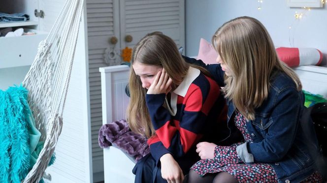 M jak miłość odc. 1882. Lenka (Olga Cybińska), Sara (Nadia Smyczek)