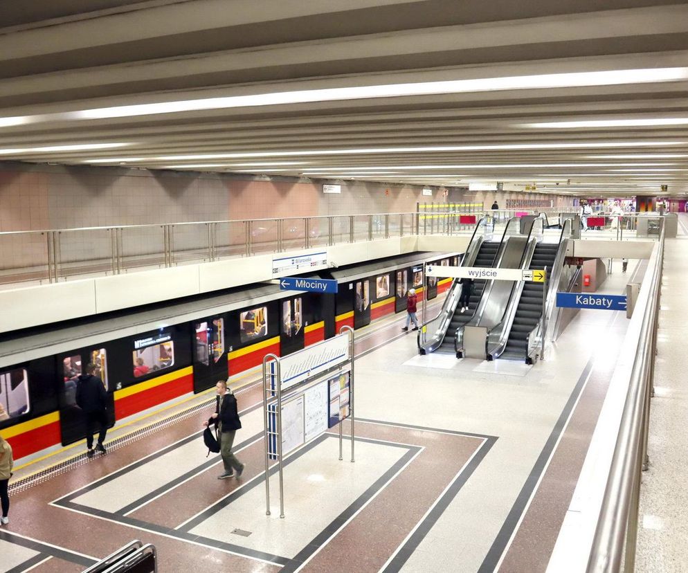 Metro w Warszawie już wozi pasażerów, ale wciąż są drążone nowe linie