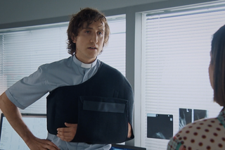 M jak miłość, odcinek 1696: Aneta (Ilona Janyst), duchowny (Paweł Janyst)