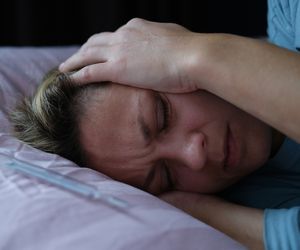 Już po przebudzeniu boli cię głowa? To może być objaw wzmożonego ciśnienia śródczaszkowego