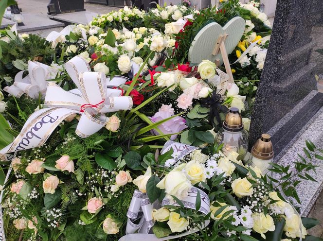 Grób 16-letniego Szymona utonął w kwiatach