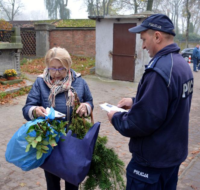 Stop złodziejom grasującym na cmentarzach! Policja ma na nich sposób [ZDJĘCIA]