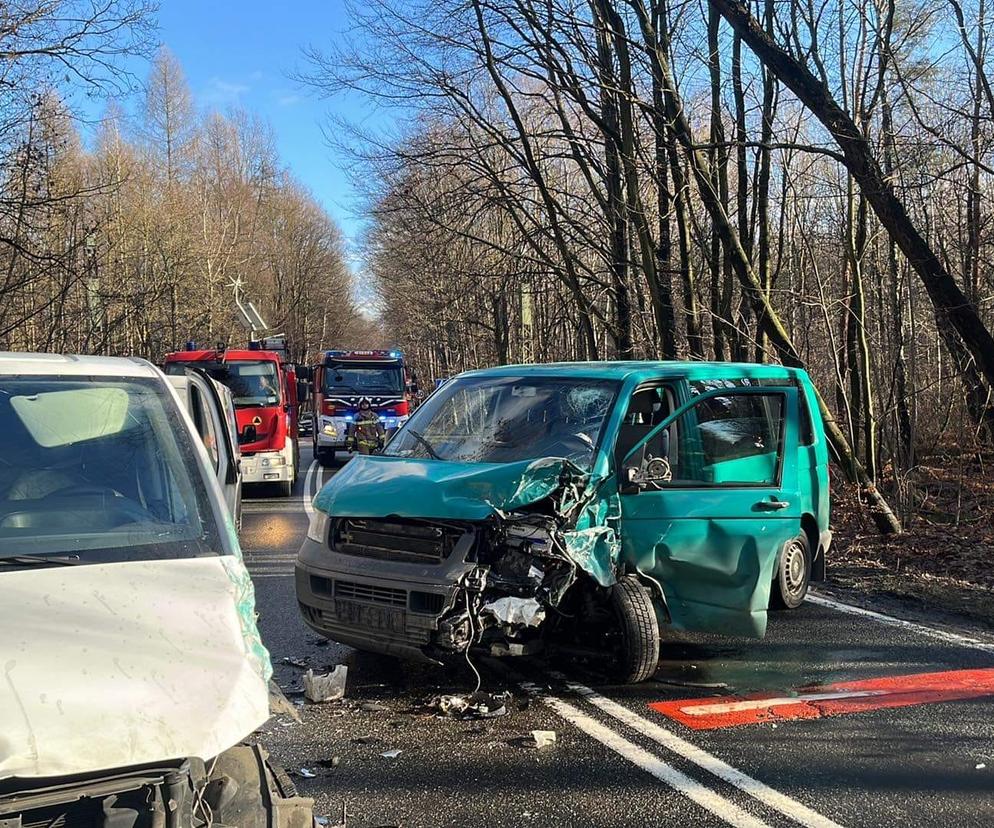 Wypadek w Katowicach. Zderzyły się dwa samochody dostawcze