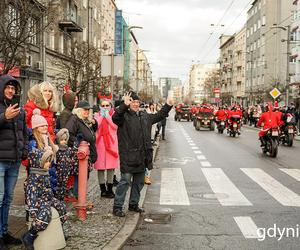 Mikołajkowa parada przejechała ulicami Trójmiasta! Nie zabrakło elfów i śnieżynek 