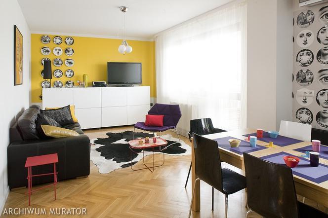 Żółta ściana w salonie