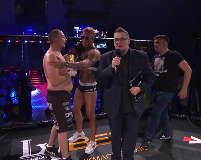 Stifler jako ring girl na FAME MMA 1