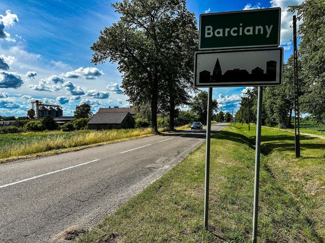 Jechali na obiad do rodziny. Rozbili się na drzewie. "Dobrzy ludzie, zawsze pomocni"