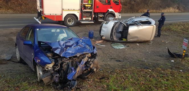 Rdziostów. GROŹNE zderzenie seata z daewoo. Dwie osoby ranne