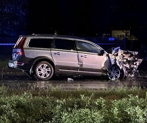  Tragedia na Modlińskiej. Dwie osobówki roztrzaskane. Są ofiary śmiertelne