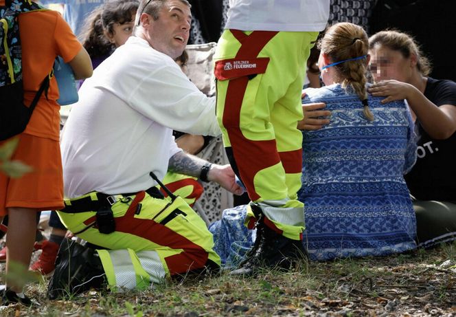 W Berlinie samochód wjechał w tłum; wśród rannych są dzieci