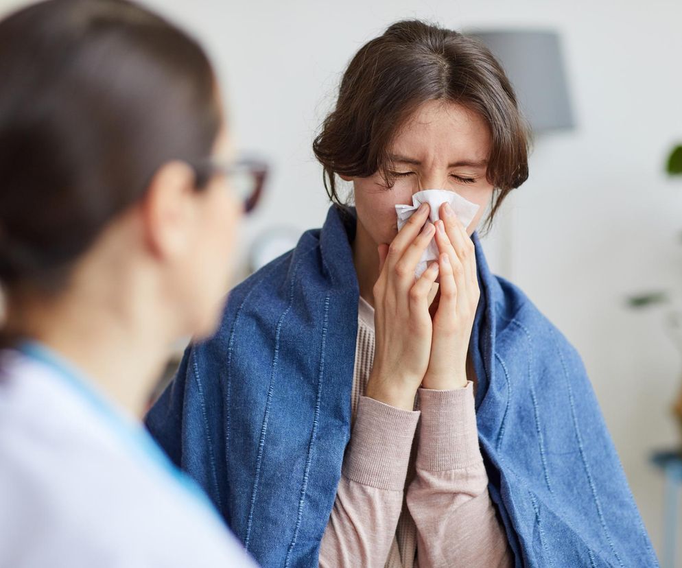 Czujesz się, jakby rozjechał cię walec, myślisz, że to coś groźnego? Lekarka: Właśnie tak wygląda grypa