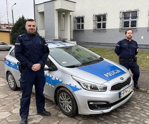 Policjanci z Malborka pomogli mieszkańcowi, który potrzebował pomocy. Mundurowi bez wahania ruszyli na ratunek 