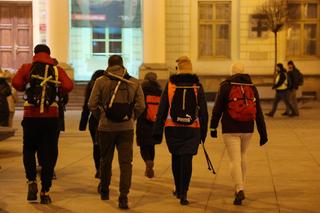 Kilka tysięcy osób w piątkowy wieczór wyruszyło z Lublina w 10. Ekstremalną Drogę Krzyżową