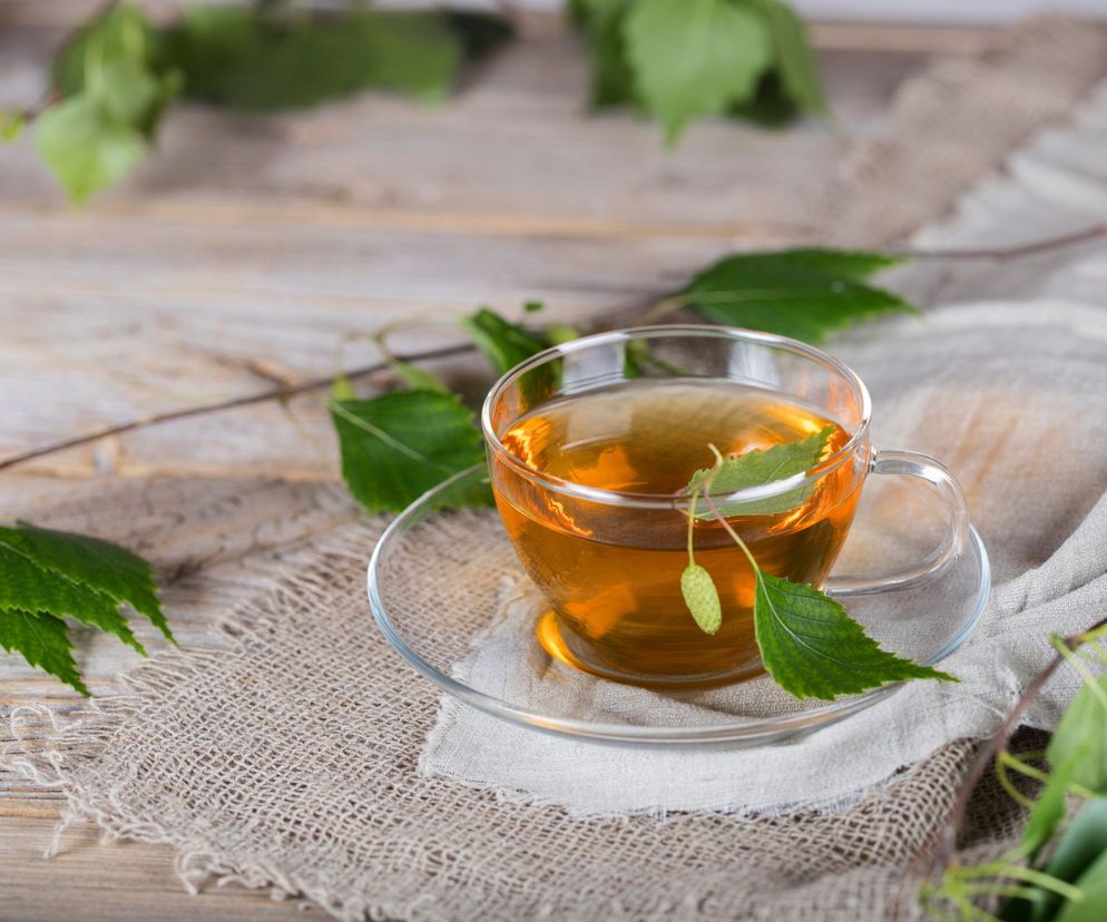 Naturalny zastrzyk dla urody. Napar z liści tego drzewa czyni cuda