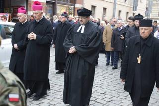 Biskup senior Andrzej Suski wydał oświadczenie. To odpowiedź na film braci Sekielskich i zarzuty