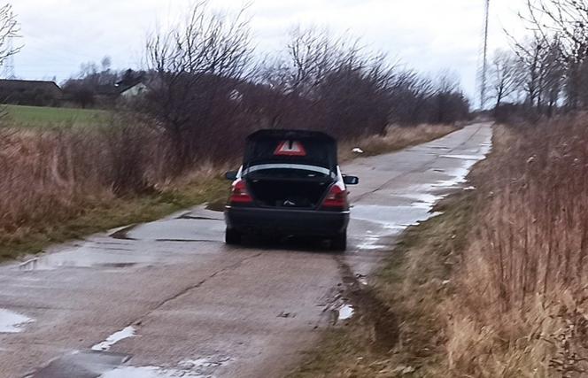 Kradzież koło Torunia. Sprawcy uciekli mercedesem