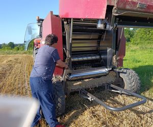 Tragiczne żniwa na Mazowszu. Rolnik wciągnięty przez maszynę.