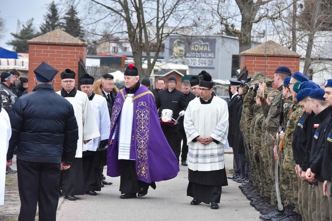 Tłumy żegnały młodego burmistrza i jego ojca