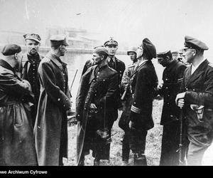 Reprodukcje fotografii z walk o Westerplatte