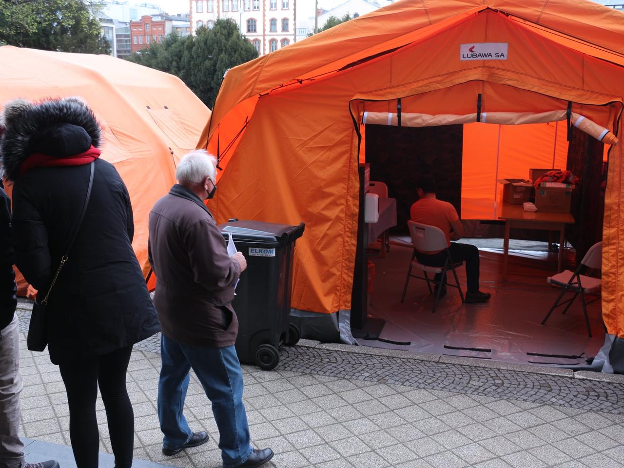 Opolskie: Nowe punkty szczepień masowych. NFZ: Są wolne terminy na szczepienie przeciw COVID-19