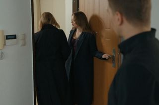 Barwy szczęścia, odcinek 3182. Wanda (Maja Barełkowska), Oliwka (Wiktoria Gąsiewska), Tomasz (Jakub Sokołowski)